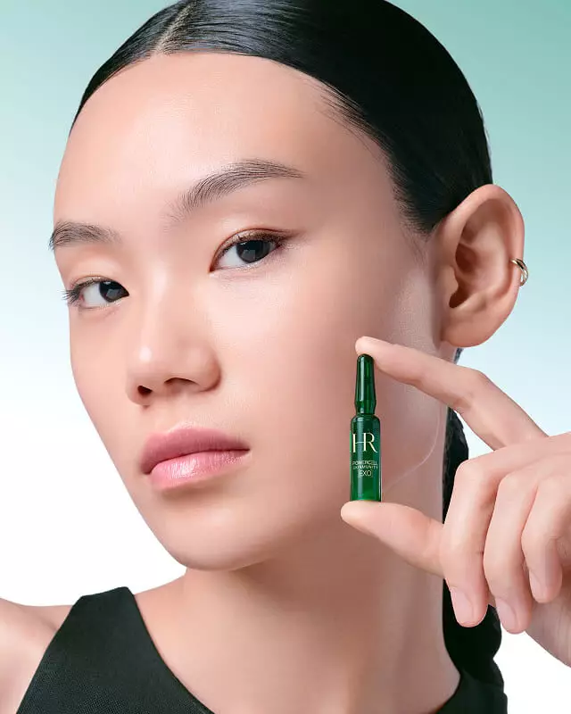 Model holding a single green Powercell Skinmunity EXO ampoule.